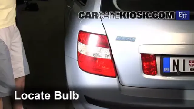 2003 Fiat Stilo 5-Porte JTD 1.9L 4 Cyl. Turbo Diesel Lights Tail Light (replace bulb)